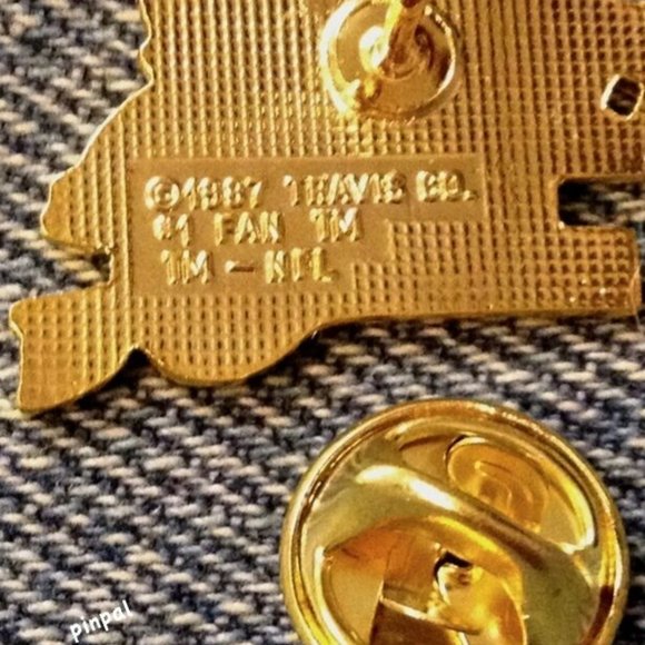 #1 Fan Lapel Pin ~ Washington Redskins ~ Lot of 2  ~ NFL ~ Football ~ 1980s - Picture 2 of 2